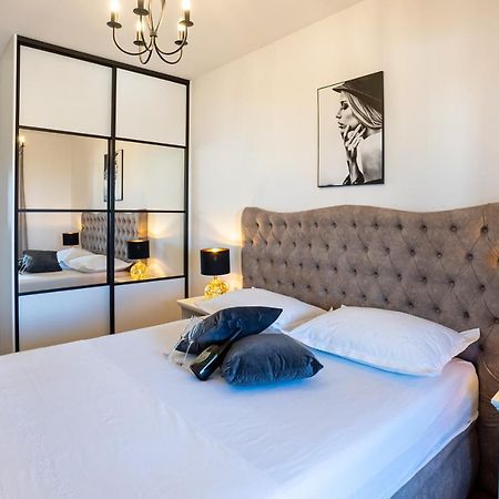 Morska Vila 6 Luxury Apartment Znjan Split Exterior photo
