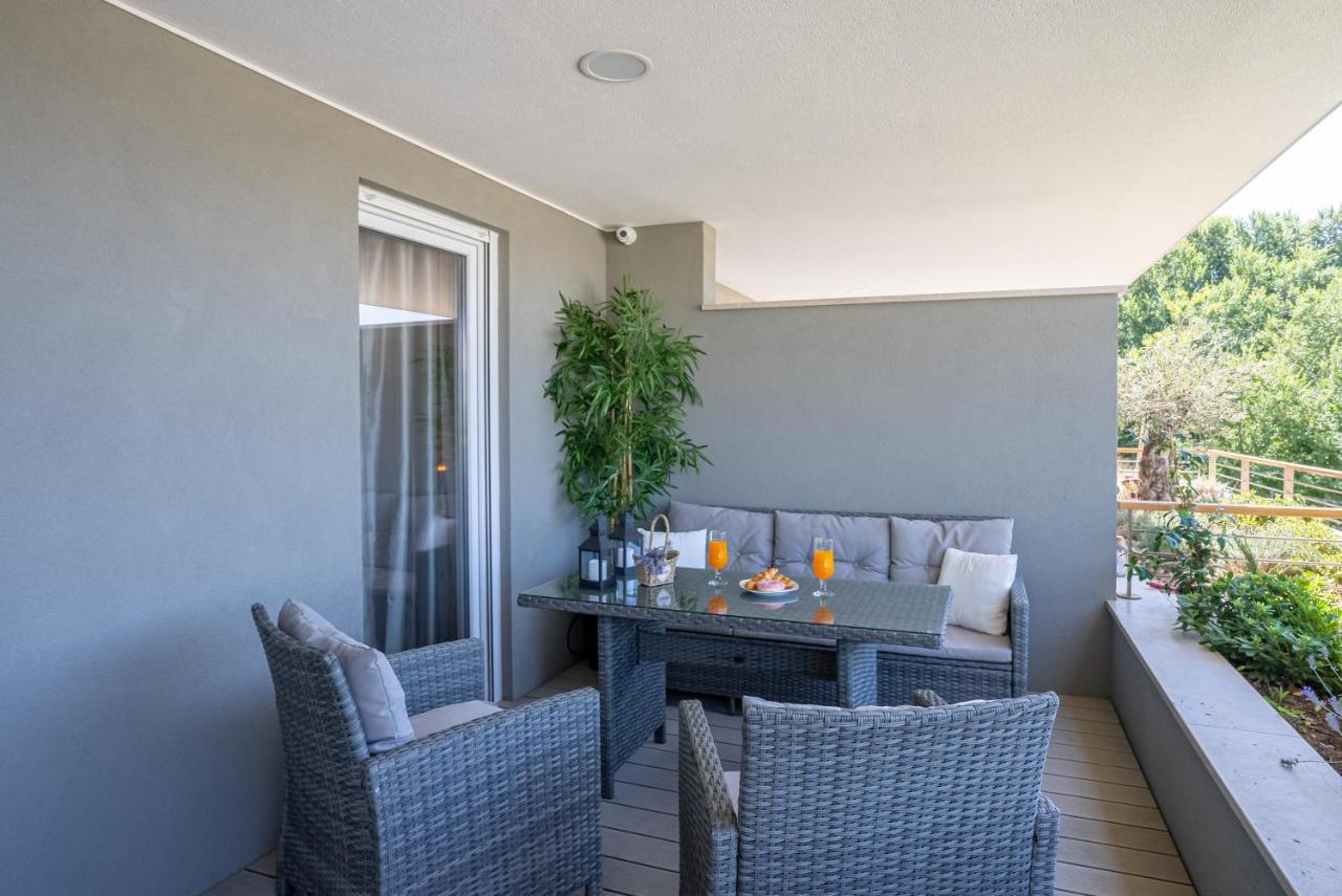 Morska Vila 6 Luxury Apartment Znjan Split Exterior photo